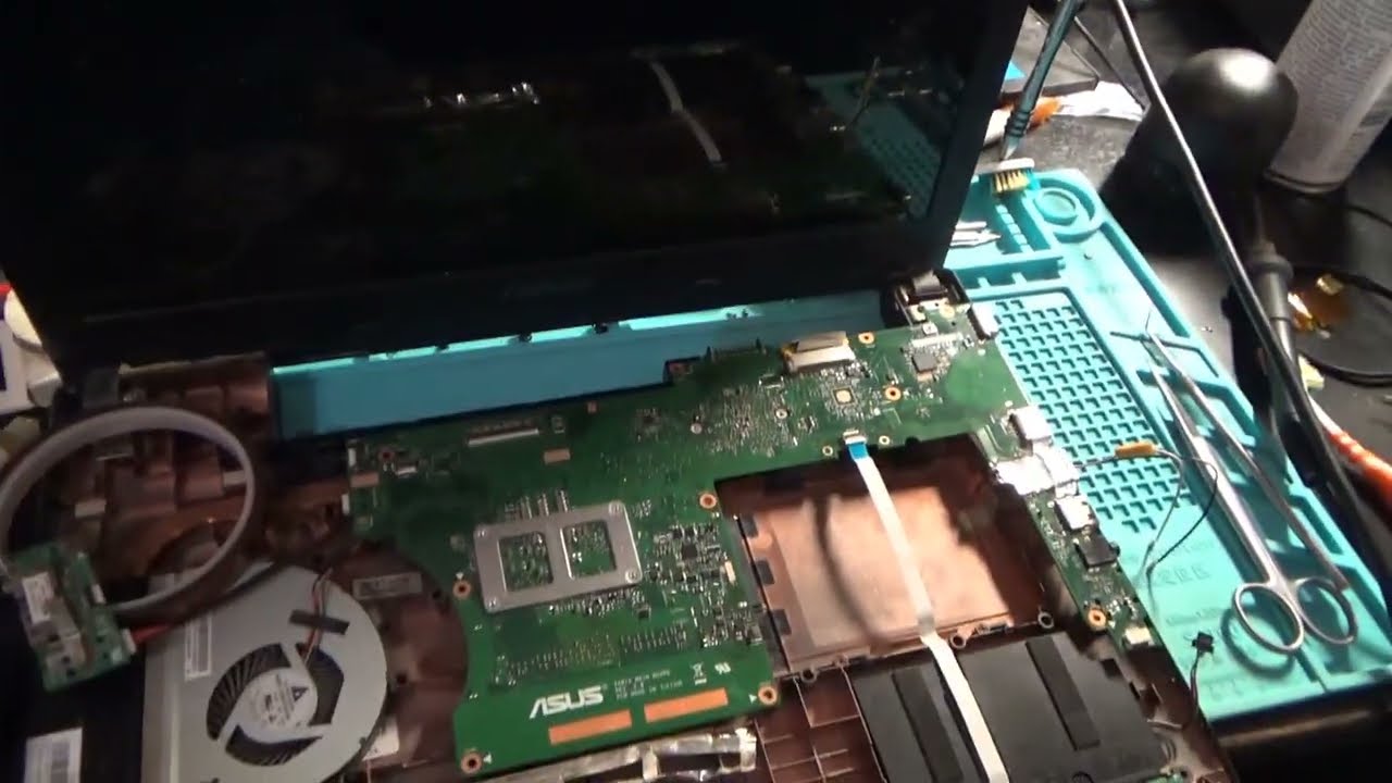 ☭ Ноутбук Asus X501A не включается. Замена ШИМ контроллера ОЗУ RT8207M. ☭