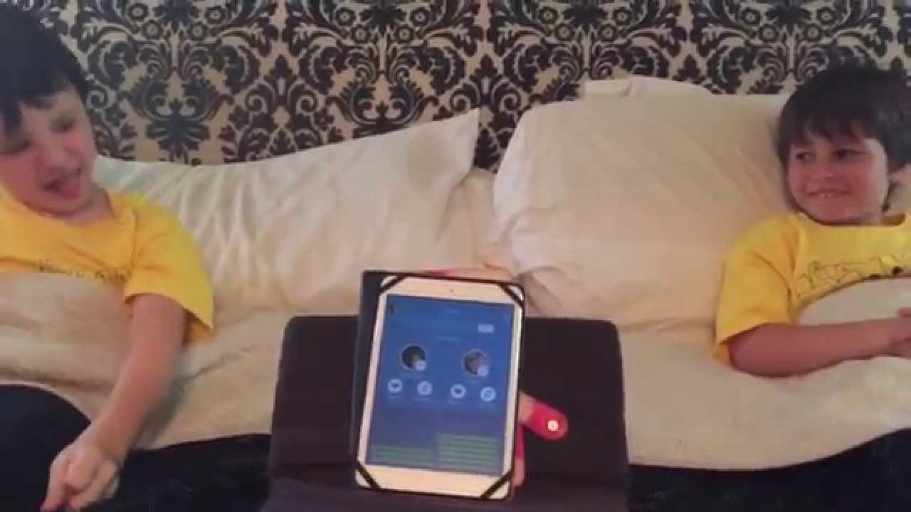 AndTwinsMake5 demonstrates Sleep Number #SleepIQ Technology