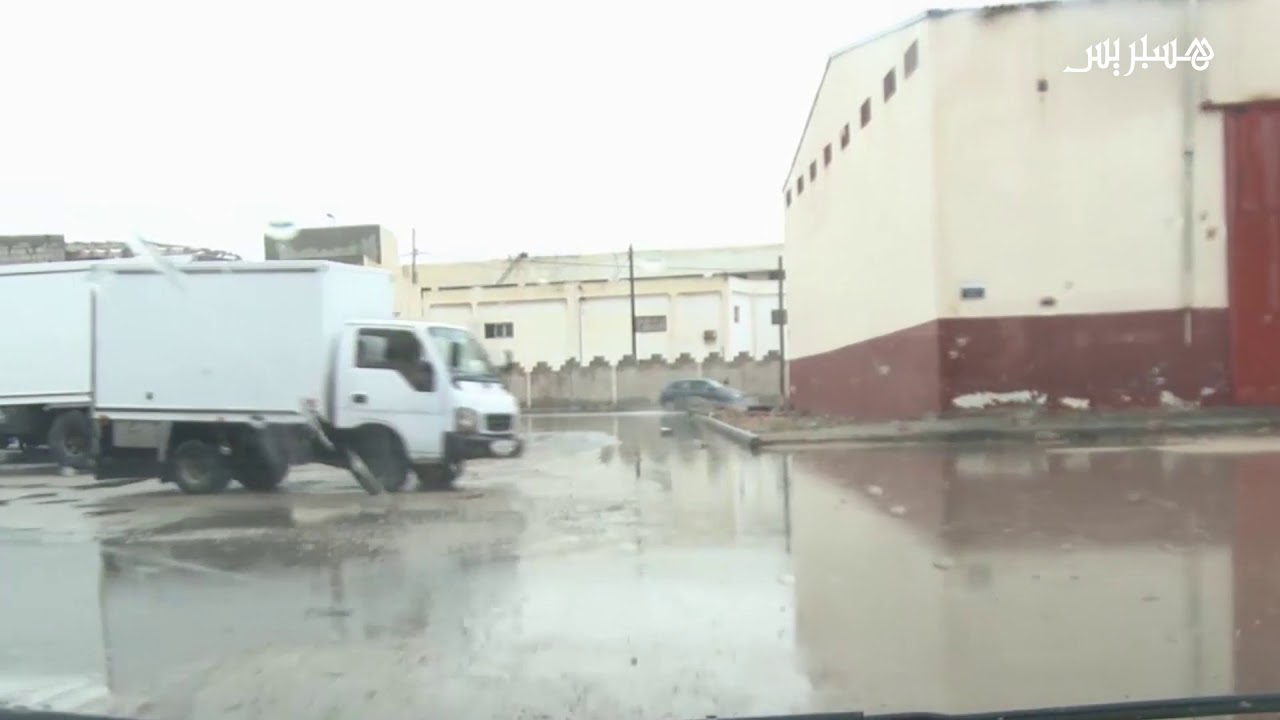 بهذا الشكل أغرقت الأمطار شوارع الداخلة