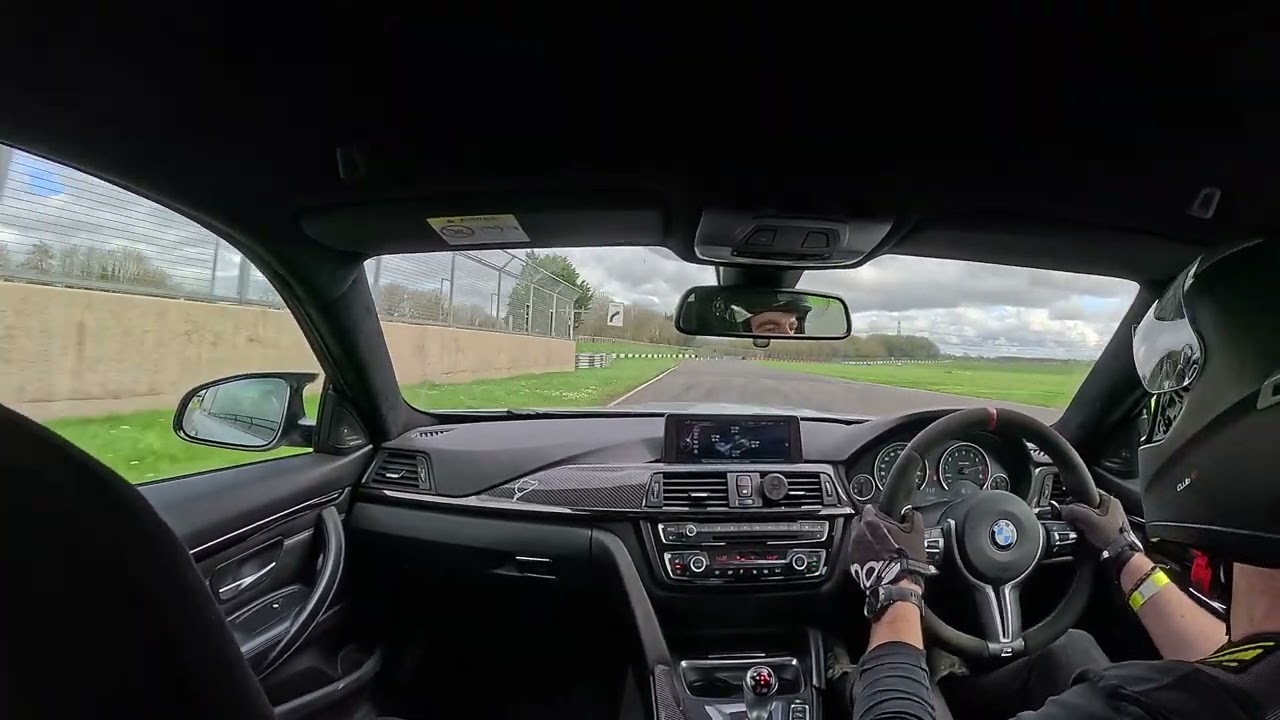 520hp BMW M4 doing a 1:15.19 at Castle Combe with traffic