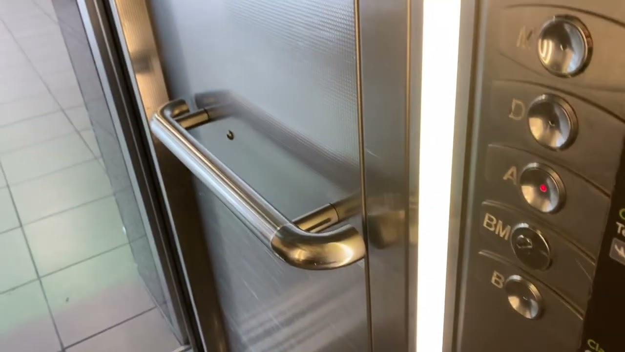 Otis 2000 VF Lift, Dublin Airport Terminal 1, Dublin