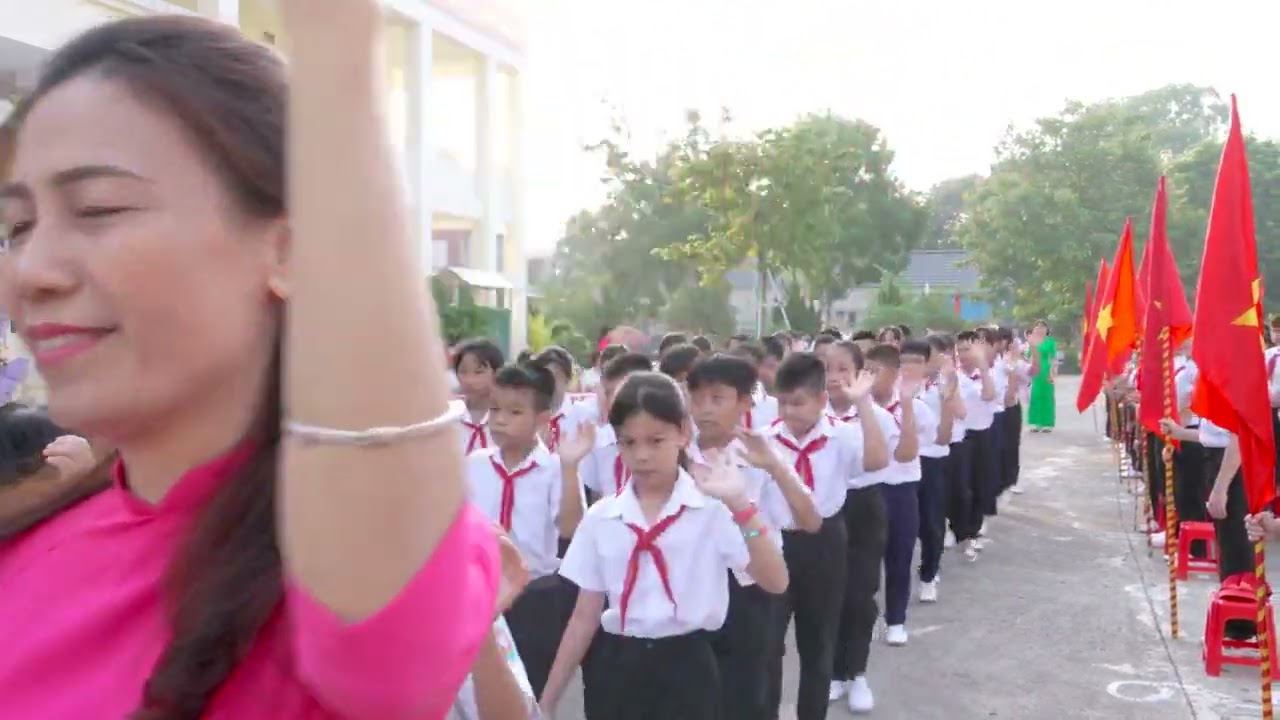 Lễ diễu hành đón HS lớp 6  Trường THCS Bắc Sơn 720pHFR