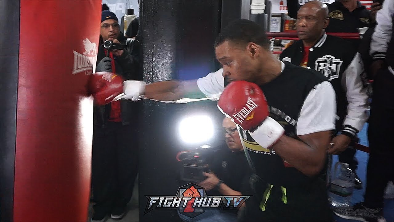ERROL SPENCE RIPS POWERFUL BODY SHOTS ON HEAVY BAG - LOOKING TO STOP PETERSON TO THE BODY!