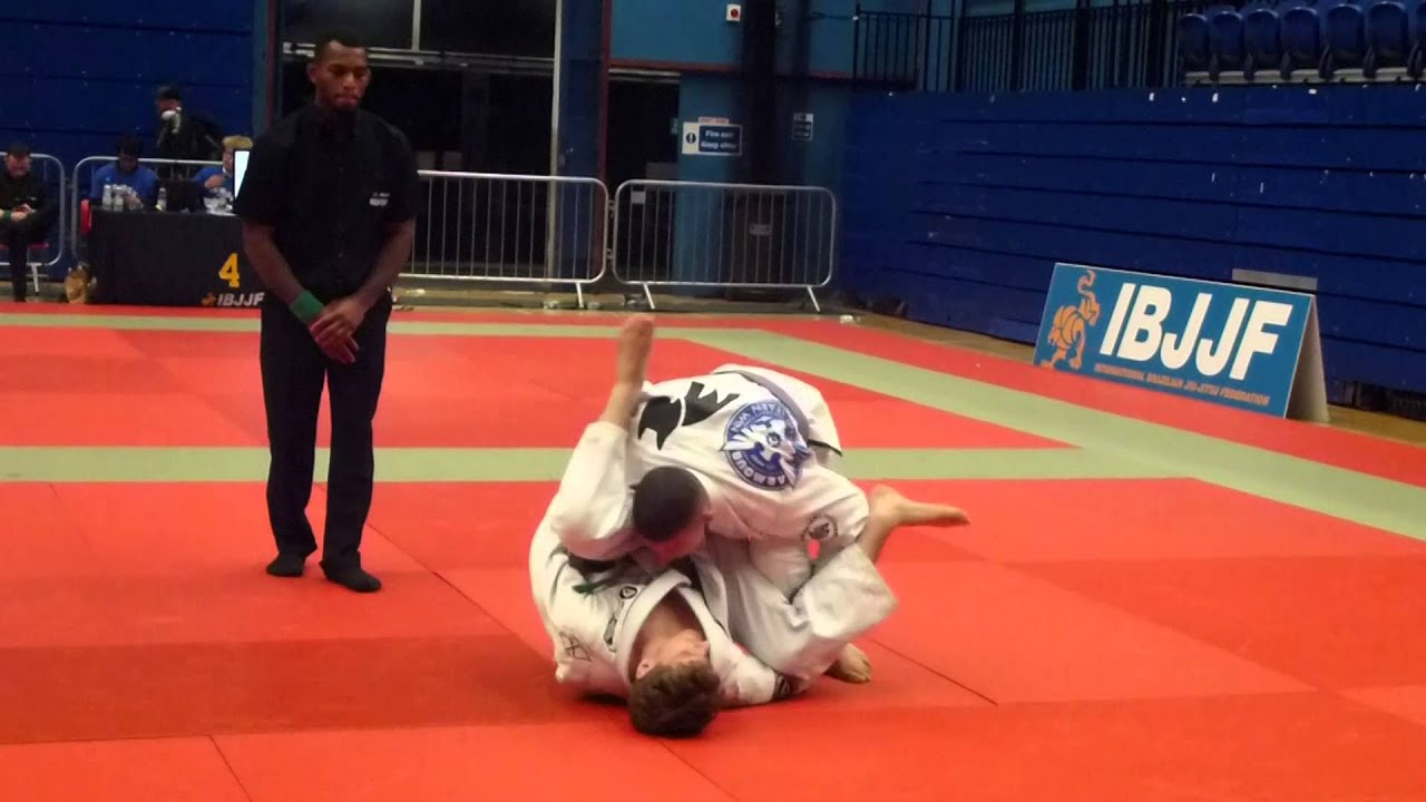 Oscar Gugala vs Alessandro Borgonovo - IBJJF London Winter Open 2016 - Purple Adult - Open