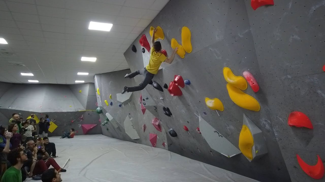 Andiamo al Crazy Center ad arrampicare con Ghisolfi!