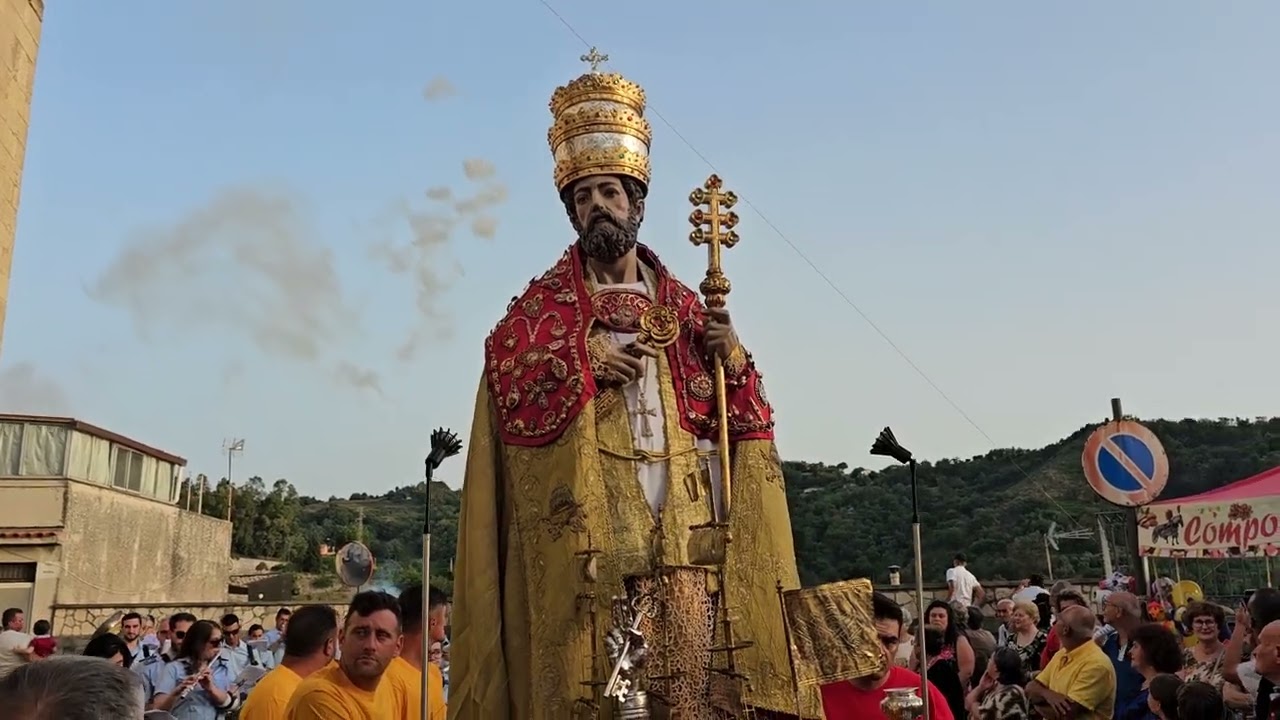 L'uscita dalla Chiesa Madre in San Pier Niceto  della Processione in onore di San Pietro  30/06/24