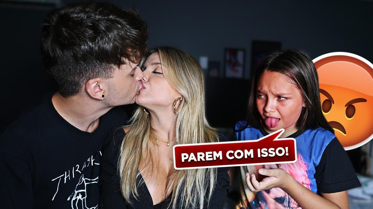 BEIJEI ela na frente da minha irmã e ela ficou com ciúmes