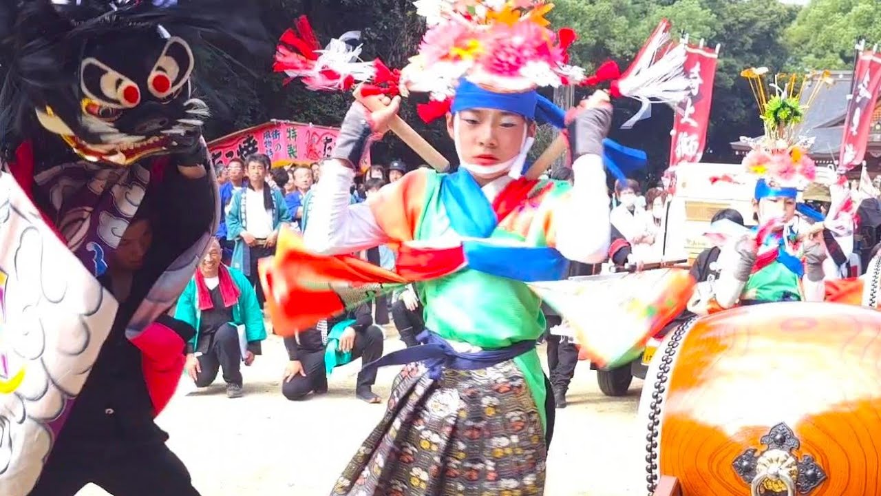 菅生神社秋祭り 2024　10の3　獅子舞奉納（寺上獅子乃會） 御神輿の宮出しが近づいていて、祭りの熱気が高まってきた！！！　　香川県三豊市山本町辻　2024年10月6日