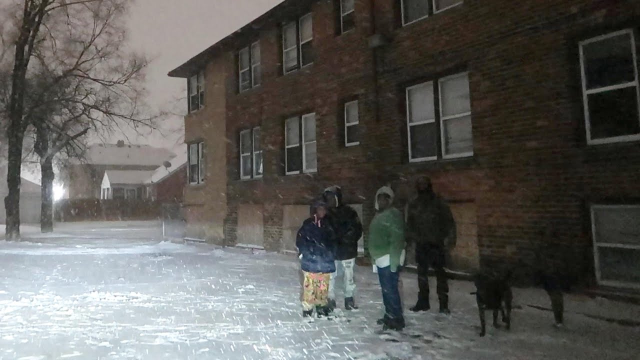 SNOWSTORM HITS DETROIT