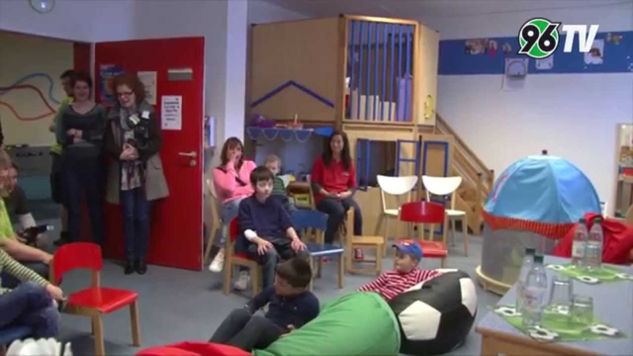 Edgar Prib besucht die MHH Kids-Arena