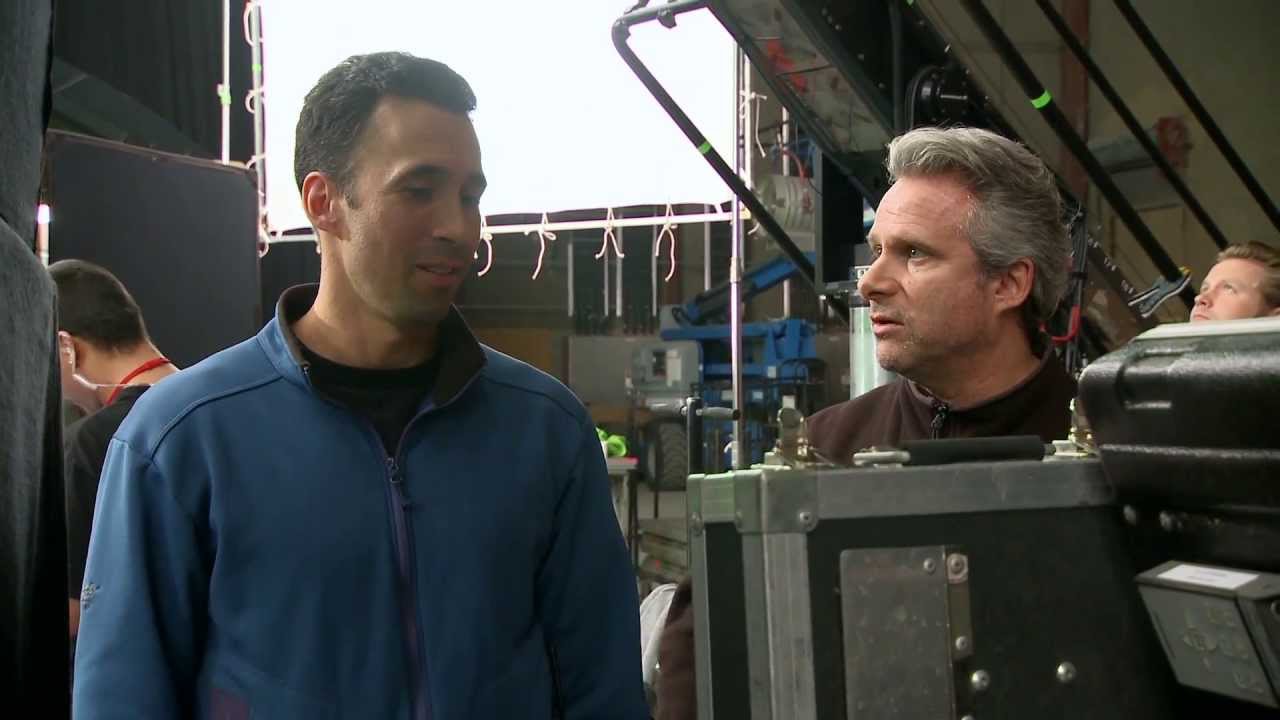 Man of Steel - 'All Out Action: Flying' Clip - Official Warner Bros. UK