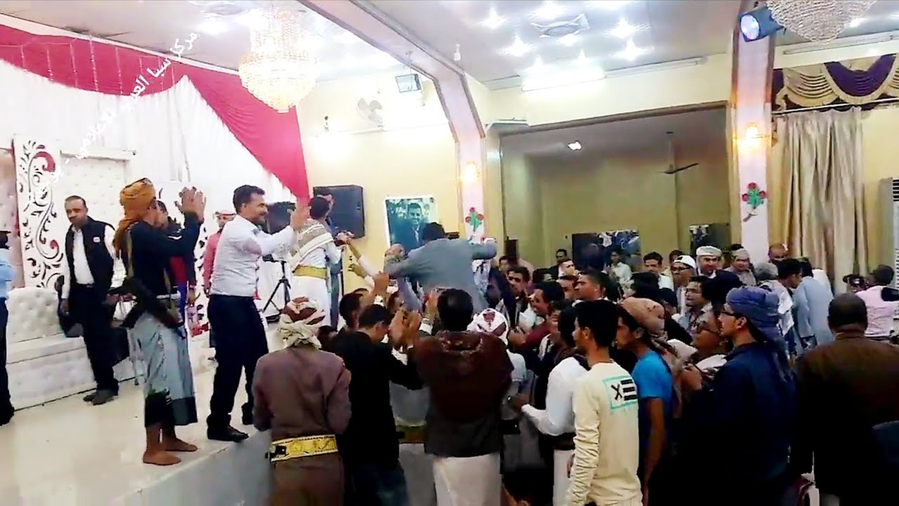 رقصة رئيس جامعة تعز و رئيس جامعة الحكمة بحفل زواج علاء الكليبي اليمن