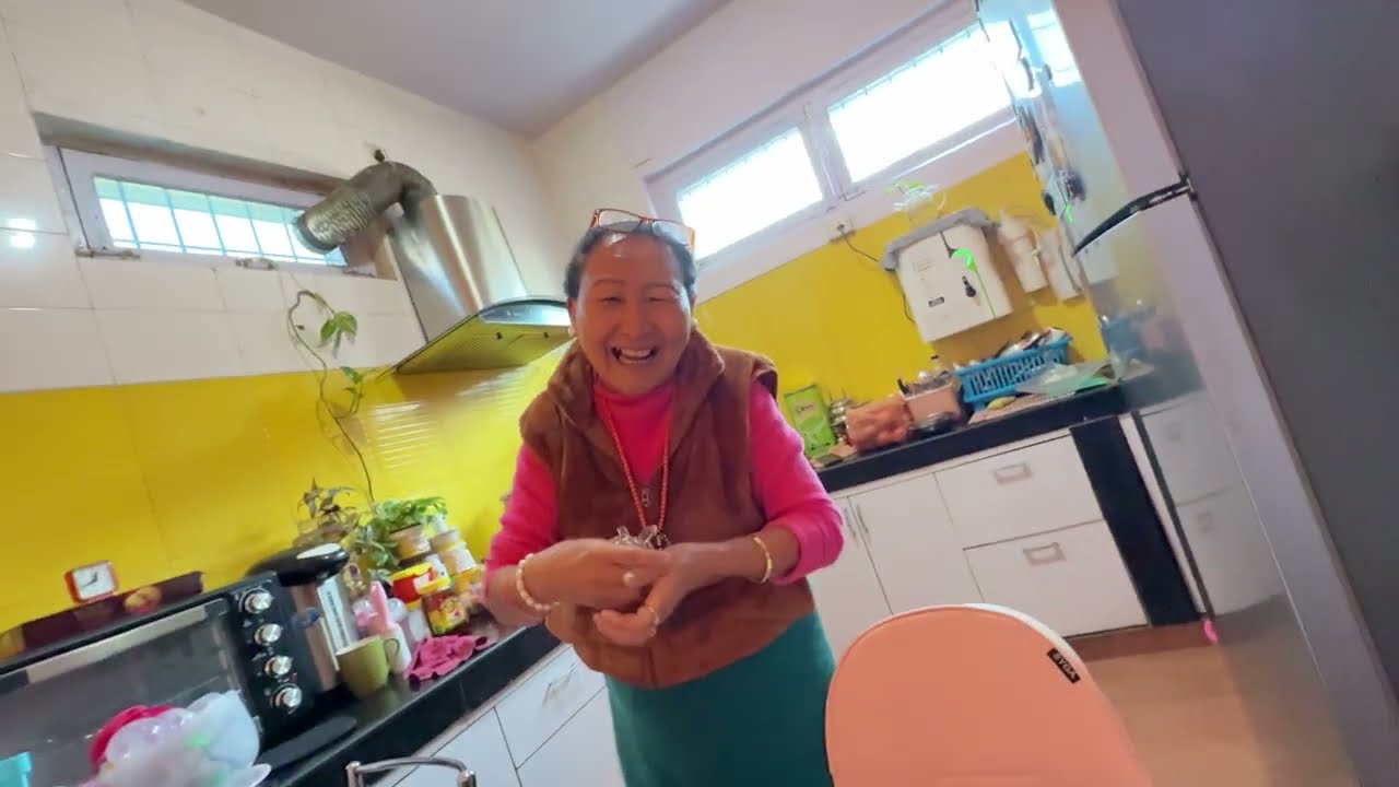 Mom $ daughter talking about buying tortoise 🐢 benefits 