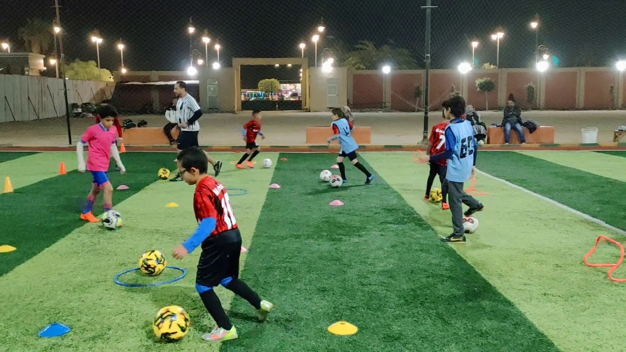 تدريبات خططى وتنفيذ فى الملعب | تدريبات مهارات بالكرةprofessionals Academy كابتن أحمد أدم01005881707