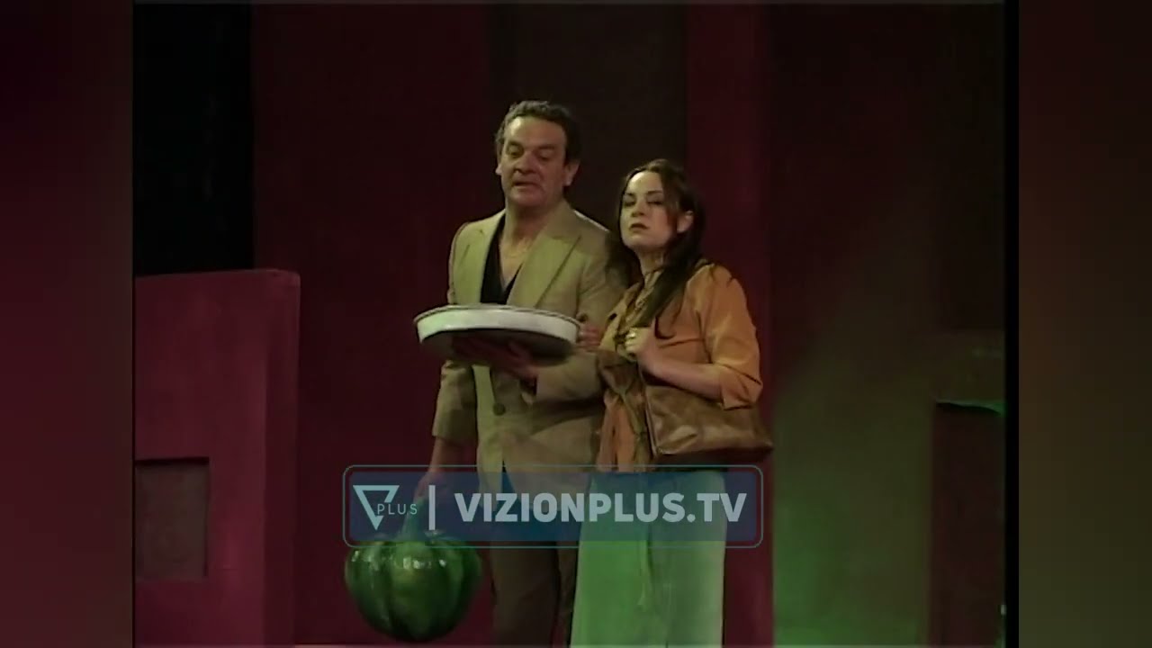 Gryk&euml;sia, Spiro Duni vjen me komedi n&euml; Teatrin Komb&euml;tar - Arkiv - 21 Shkurt 2004 - Vizion Plus