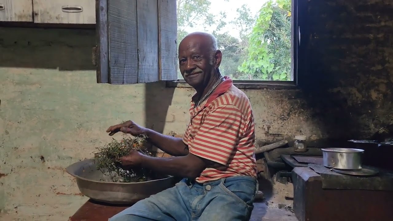 Z&Eacute; DA IOTA VIVE NO S&Iacute;TIO E PREPAROU CABO DE ENXADA PARA FAZER UMA RENDA 