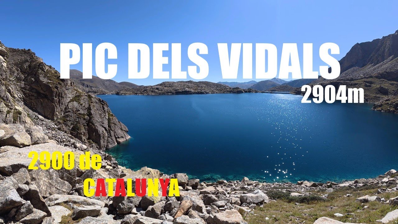 Día soleado y lagos azul intenso. Subiendo los picos de 2900 de Cataluña: Pic dels Vidals (8/32).