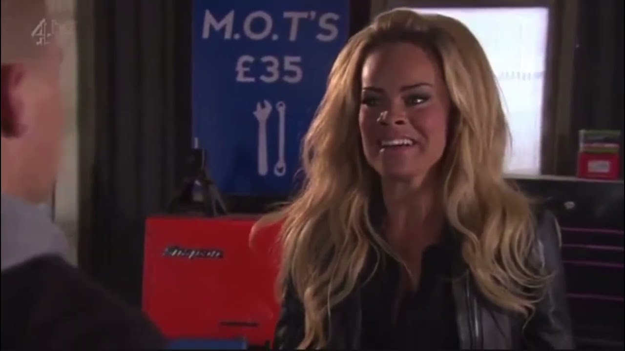 Hollyoaks - Robbie Roscoe Vs. Grace Black (16th June 2015)