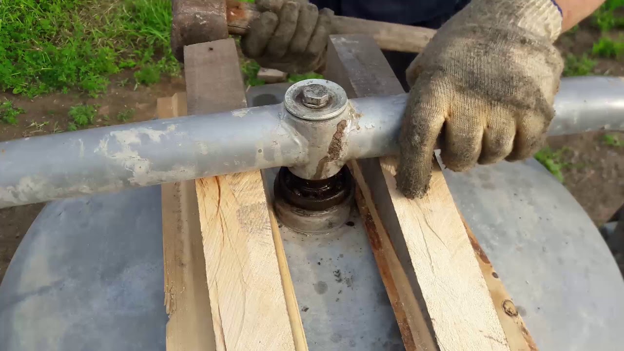 Как заменить подшипники на бетономешалке и как на плавить зубья на шестерне.