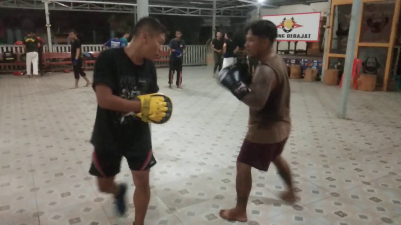 jab hook strike uppercut latihan pad target  👊🏻