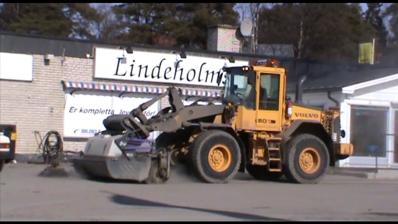 Volvo L60E | Sweeping with Holms 300 (2.5)