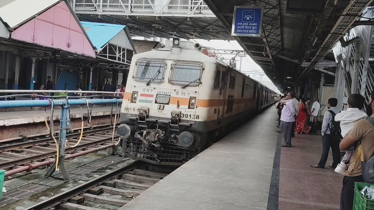Kakinada - Sai Nagar Shirdi express Arriving at Vijayawada Railway Station