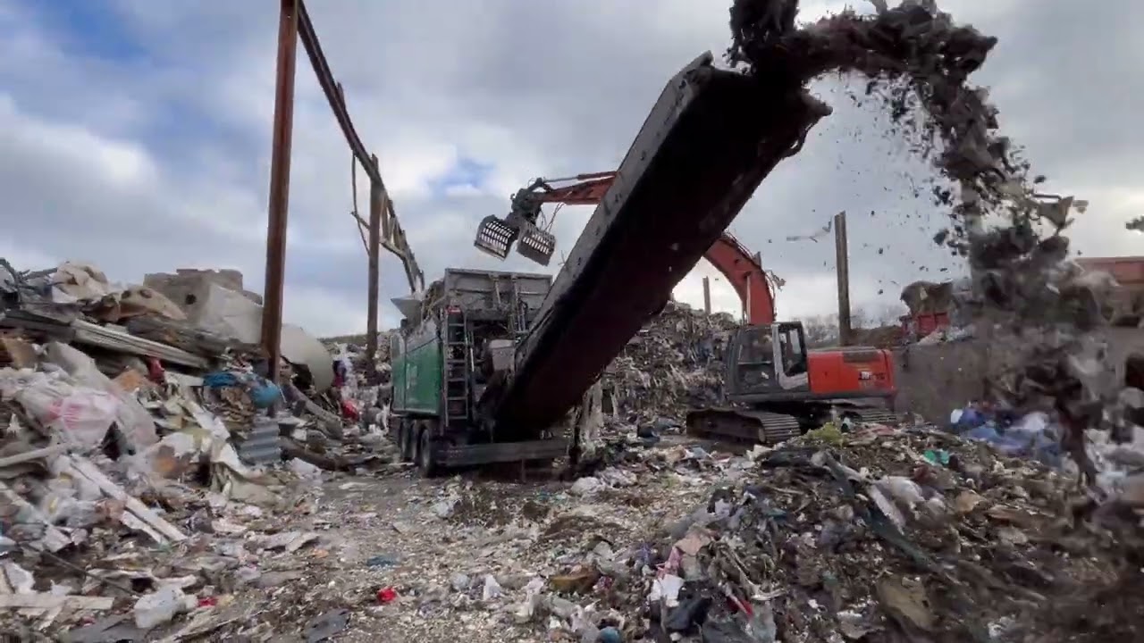 Komptech Terminator 6000 - Waste Shredder - Shredding Bulk Waste