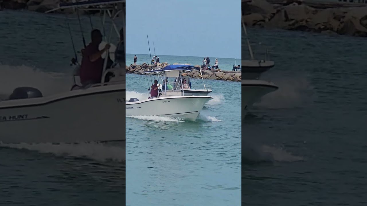 Small Speed Boat in the Jetty Venice Florida #SpeedBoat #VeniceFloridaJetty #Boating