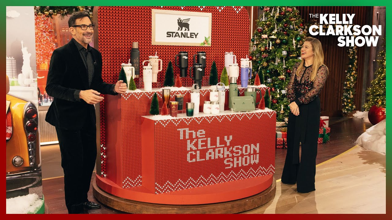Kelly Clarkson Surprises Audience With Top Trending Gifts For Christmas!