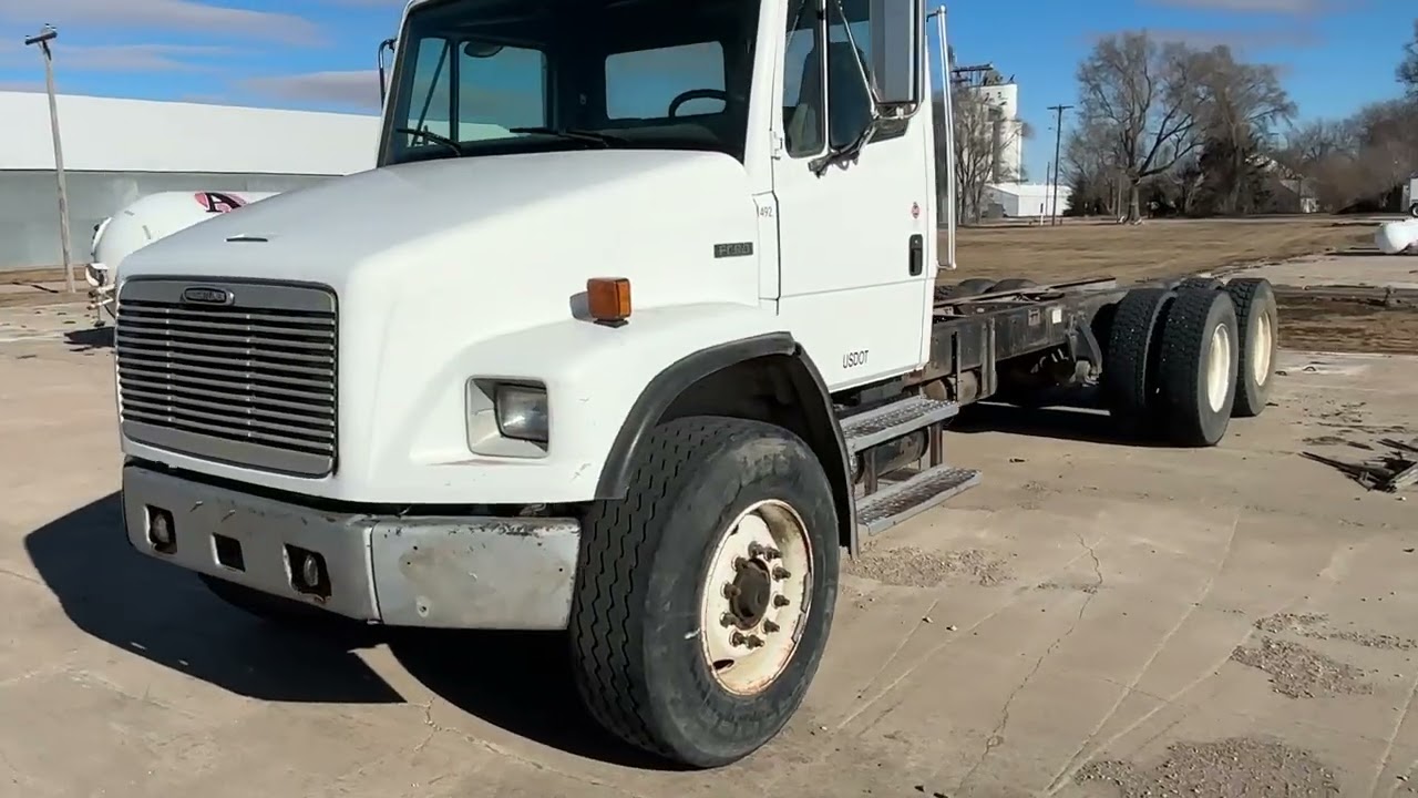 2000 Freightliner FL80 Truck