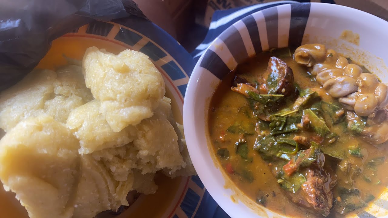 Liberian girl eating Nigerian food #nigerianfood #africanfood #showcaseofliberia