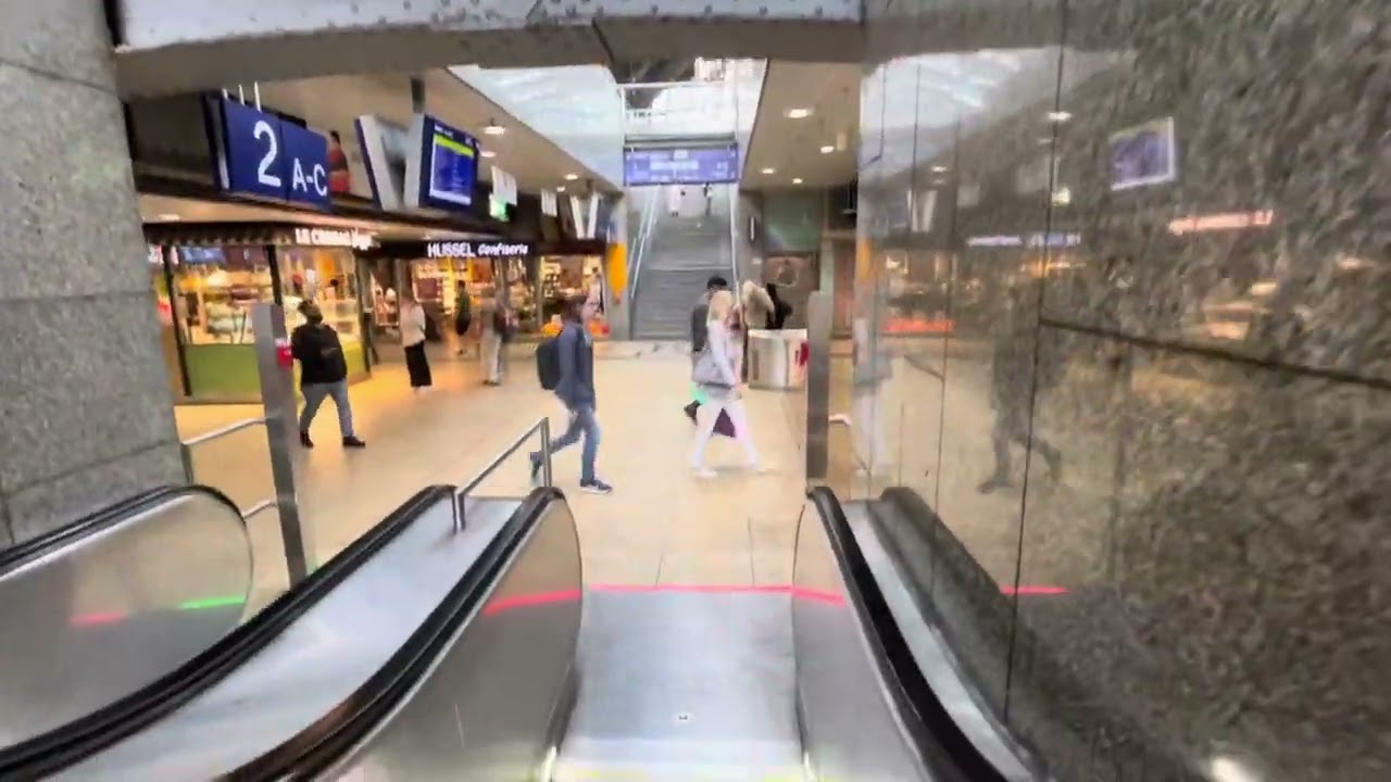 Germany 🇩🇪 a 5 min look inside cologne train station