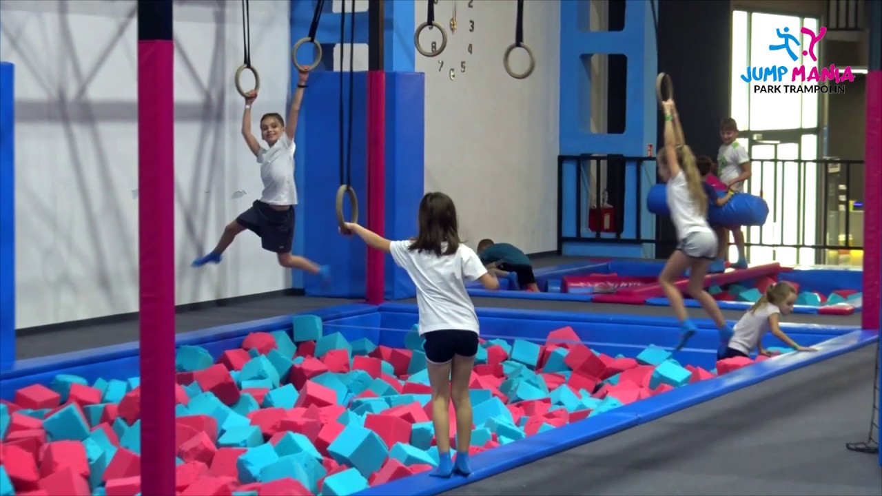 FERIE w JUMP MANIA - P&oacute;łkolonie w parku trampolin
