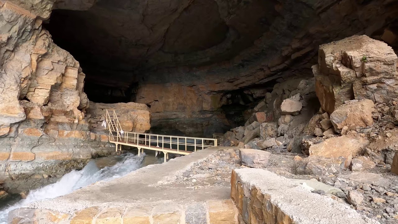 Afqa waterfalls 🇱🇧 River in the cave
