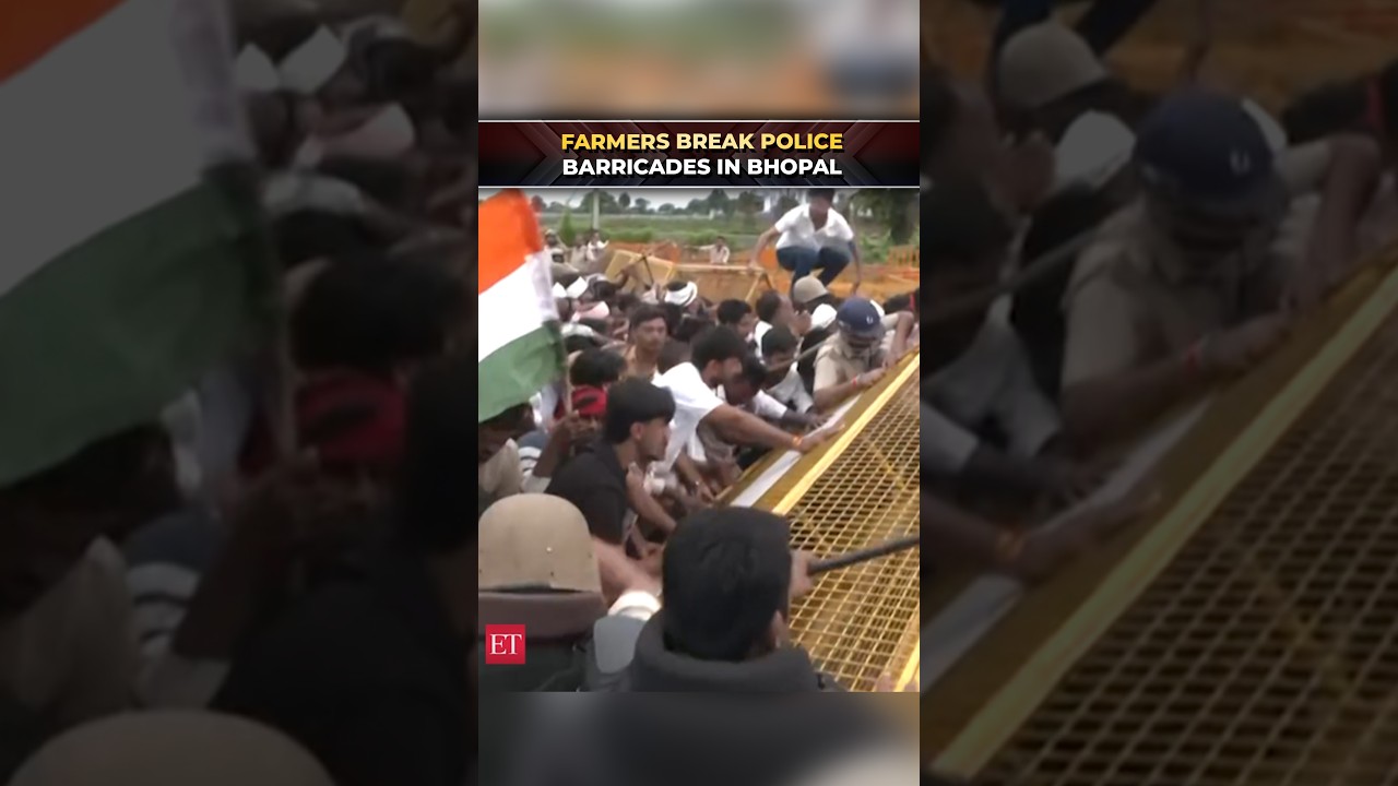WATCH: Farmers break police barricades during Bhopal march over moong procurement.