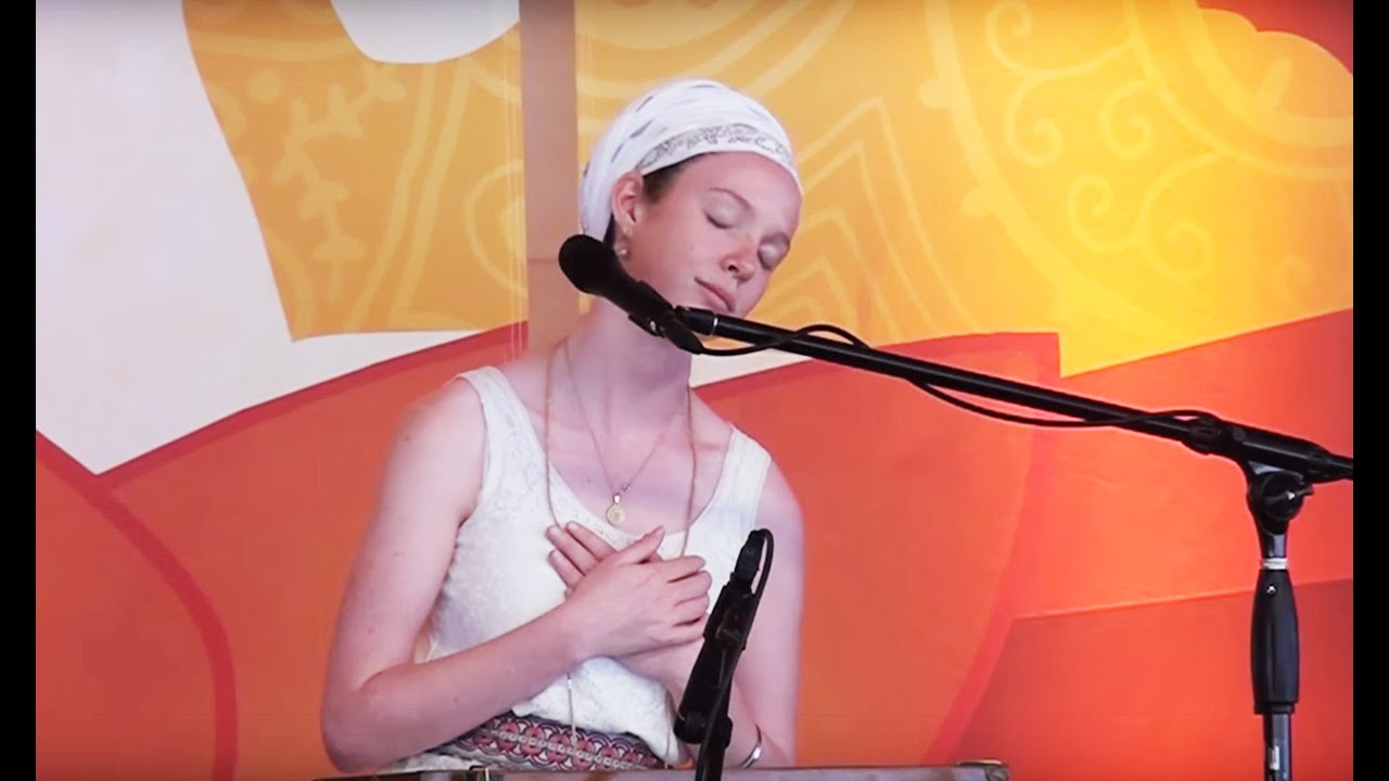 Ajeet Kaur chants to Guru Ram Das at Sat Nam Fest Joshua Tree 2015