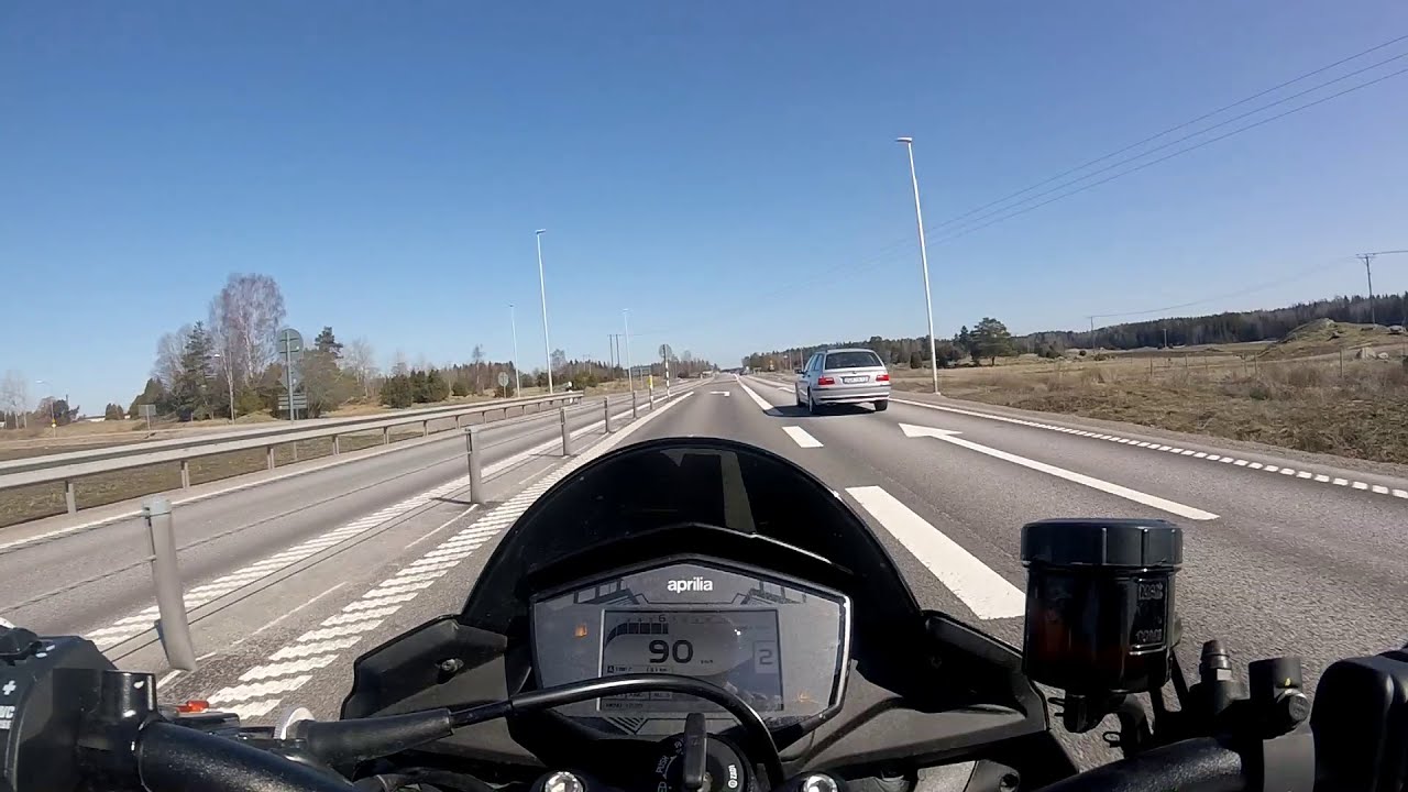 Tuono 2017 wheelie