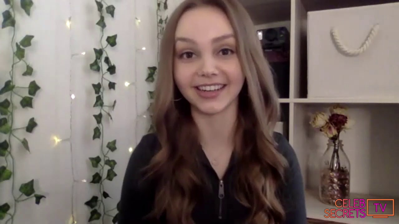 Julie & the Phantoms Tell-All w/Savannah Lee May (Carrie) - Set Secrets, Shipping & Season 2 Hopes!