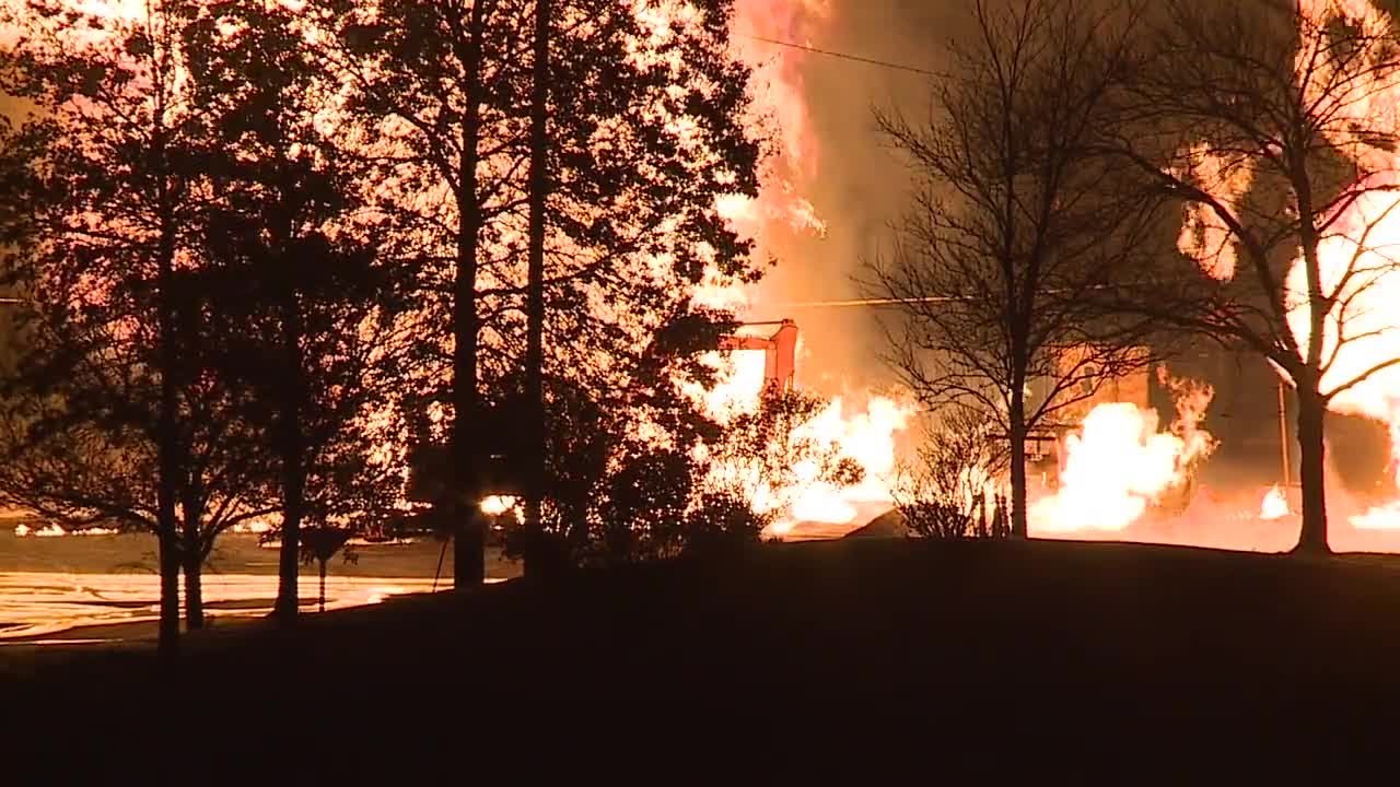 Massive gas fire lights up night sky in Pepper Pike