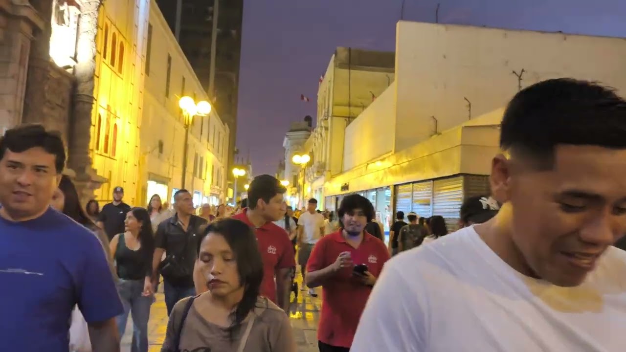 LA CIUDAD DE LOS REYEES LIMA SE PREPARA PARA SU ANIVERSARIO 491, CIUDADANIA A LA ESPERA EN LAS CALLE
