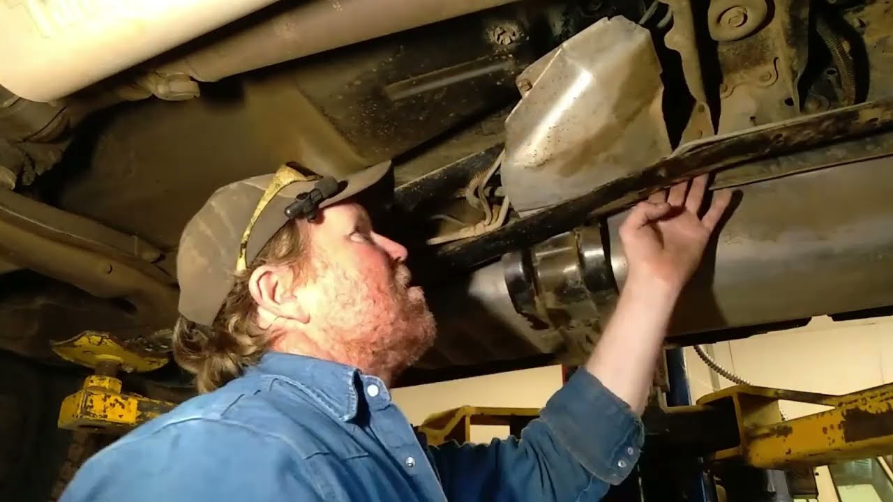 Replacing leaky fuel valve on 1987 square body.  #c10 #r10 #silverado #chevy