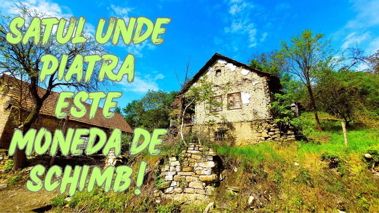 Comuna cu case din piatră și fără cimitir! Morții sunt îngropați în grădină!