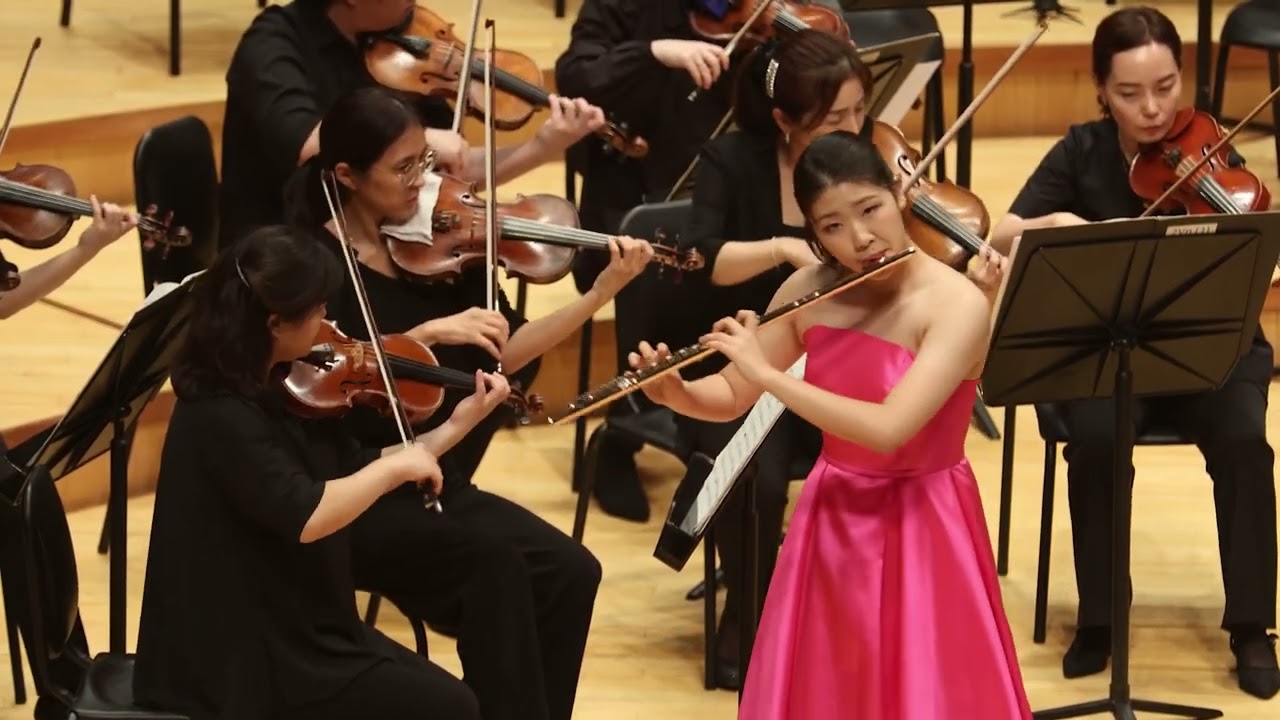 C.P.E Bach Flute Concerto in D minor wq.22 3rd Allegro di molto Ji-in,Park (14yrs)