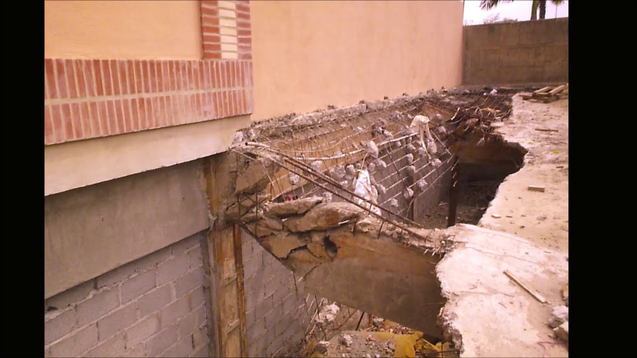 Colapso estructural en edificación afectada por inundación