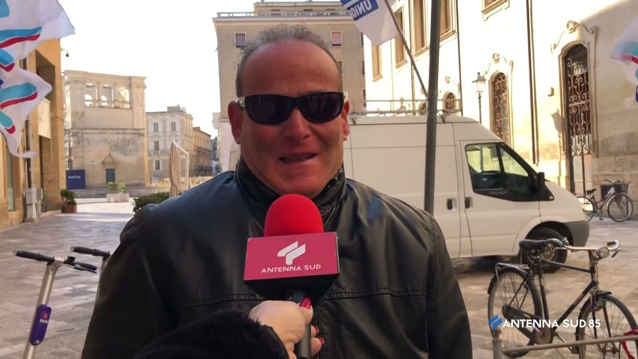 09 Marzo 2022   Lecce   ex Dipendenti Mello manifestano sotto il Comune