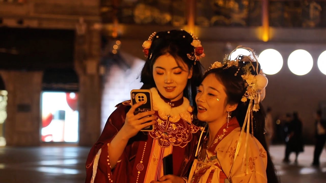 China's ancient capital Xi'an witnesses Hanfu craze