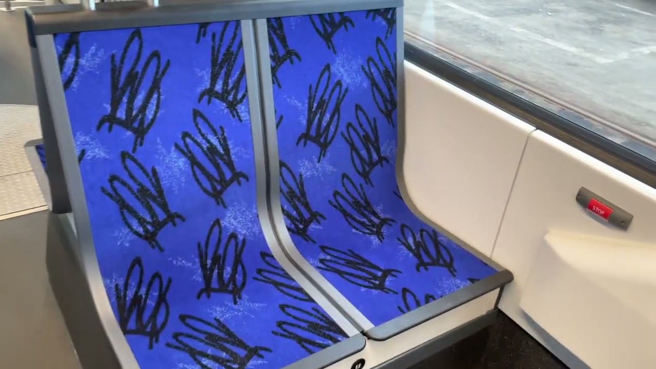 Nagelneue NF4 Straßenbahn der Ruhrbahn
