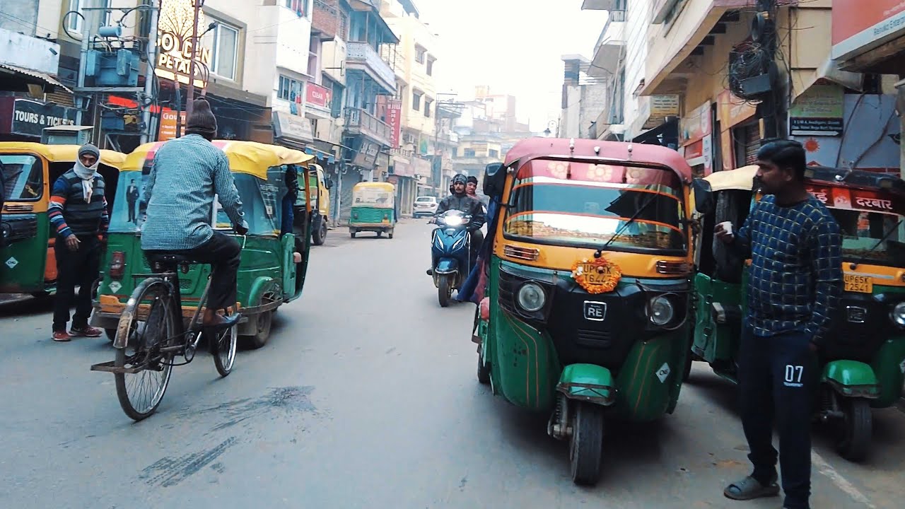 India: Main Road Varanasi. City Tour.