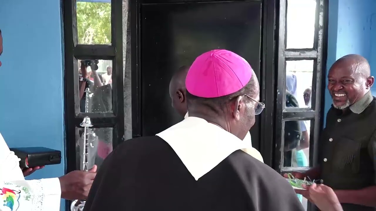 ASKOFU KUBARIKI NYUMBA YA MAPADRI ST MICHAEL PARISH MACKNON