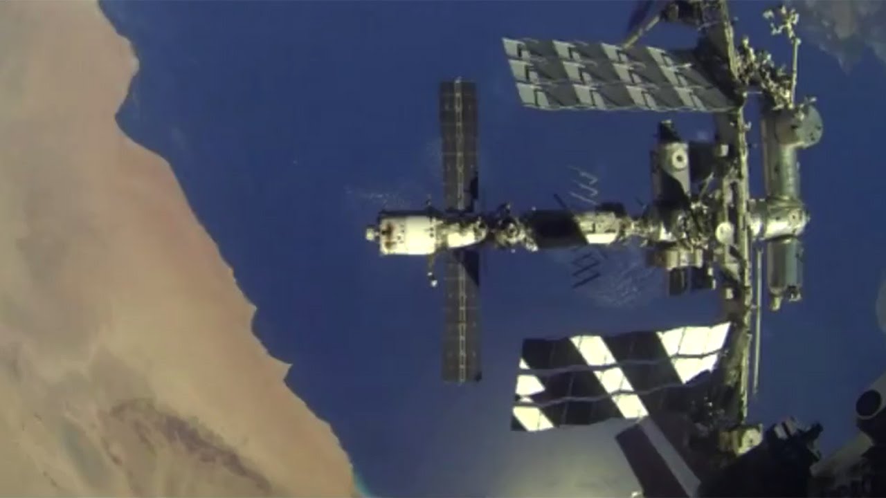 Soyuz TMA-16M redocking from inside the spacecraft